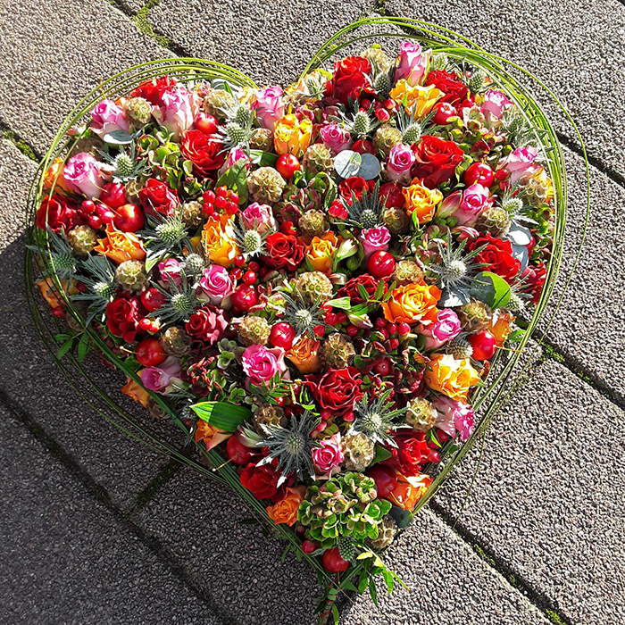 Hart vormige bloemstuk , kan ook in andere kleuren